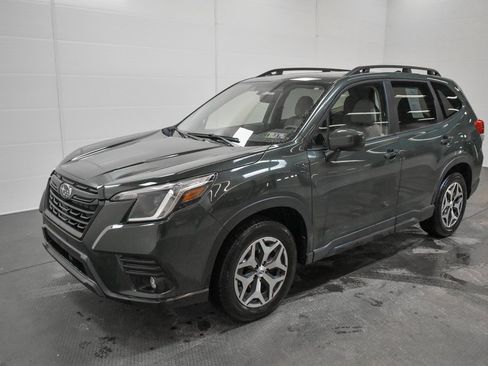 Used 2024 Subaru Forester Premium image 3