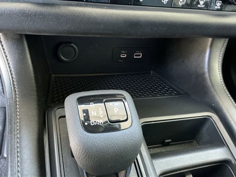 Used 2024 Nissan Pathfinder S image 27