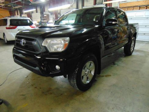 Used 2014 Toyota Tacoma Double Cab V6 5AT 4WD image 24
