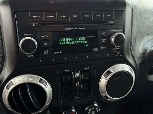 Used 2016 Jeep Wrangler Unlimited Sahara image 15