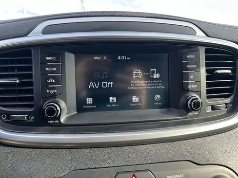 Used 2020 Kia Sorento LX w/ LX I4 Convenience Package image 12