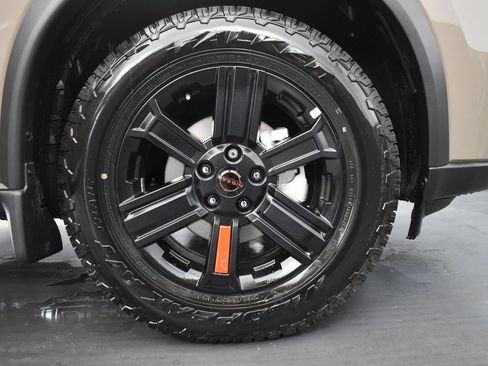 Used 2025 Nissan Rogue SV AWD/4WD image 6