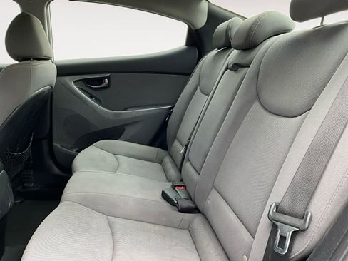 Used 2014 Hyundai Elantra SE w/ Option Group 02 FWD image 19