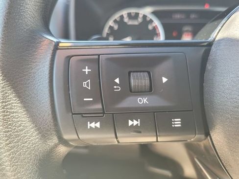 Certified 2023 Nissan Rogue SV FWD image 28