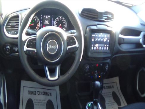 Used 2018 Jeep Renegade Latitude w/ Popular Equipment Group image 14