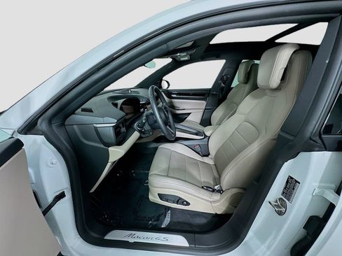 Used 2025 Porsche Macan 4S Electric image 5