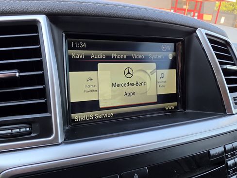 Used 2015 Mercedes-Benz GL 320 BlueTEC 4MATIC w/ Premium I Package image 43