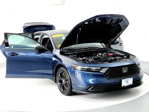 Used 2025 Honda Accord SE image 9