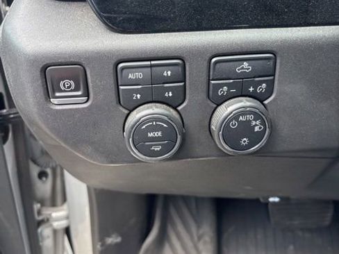 Used 2022 Chevrolet Silverado 1500 LT w/ Z71 Off-Road Package AWD/4WD image 21