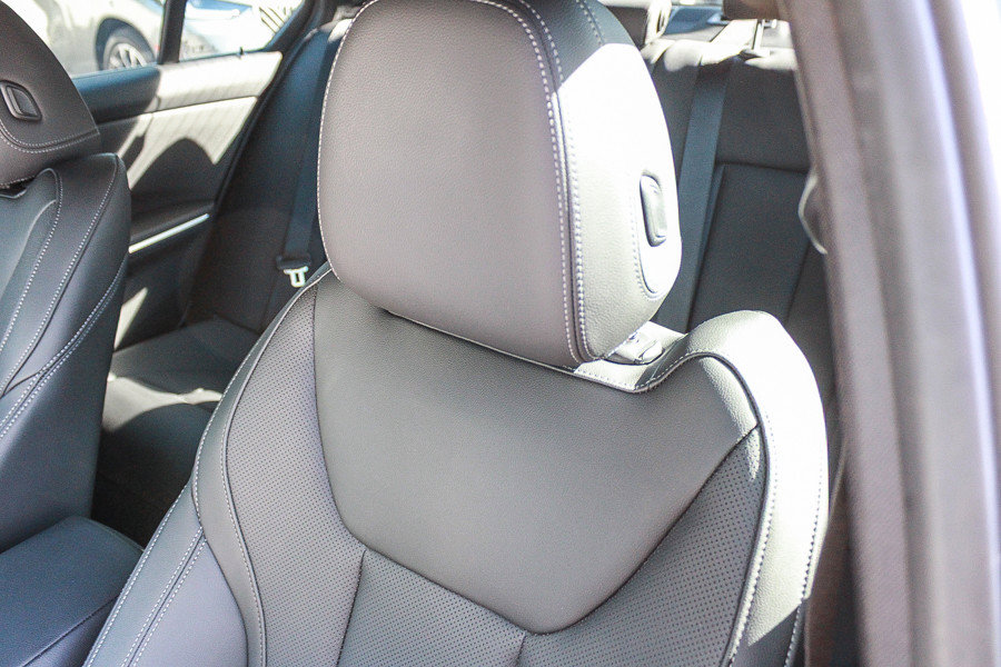 Used 2024 BMW 330i Sedan w/ M Sport Package RWD image 25