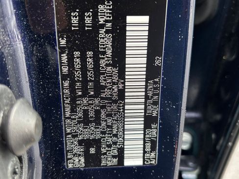 Used 2025 Toyota Highlander LE FWD image 28