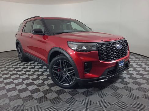 Used 2025 Ford Explorer ST image 1