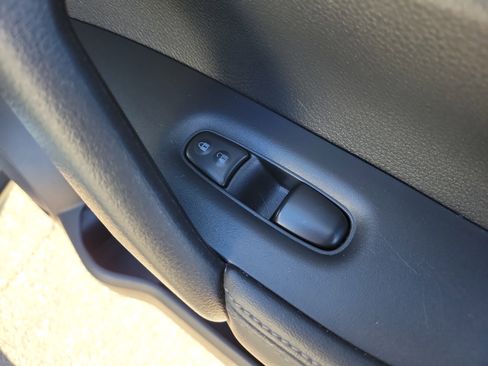 Used 2018 Nissan Rogue SV w/ Premium Package image 10