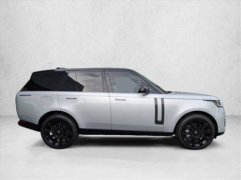 Used 2025 Land Rover Range Rover SE AWD/4WD image 4