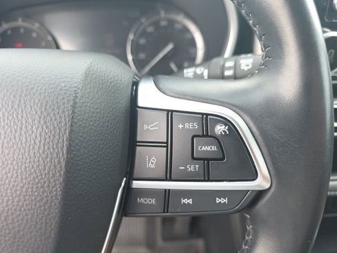 Certified 2020 Toyota Highlander XLE image 19