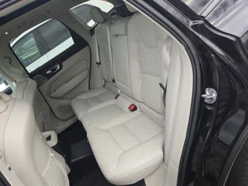 Used 2023 Volvo XC60 T8 Ultimate w/ Climate Package image 4
