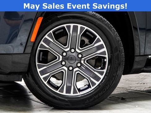 Used 2023 Jeep Wagoneer L Series II AWD/4WD image 3