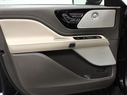 Used 2020 Lincoln Aviator Reserve w/ Equipment Group 202A image 11