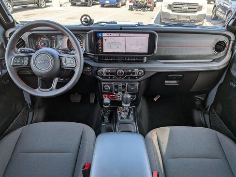 Used 2024 Jeep Wrangler Unlimited Rubicon AWD/4WD image 15