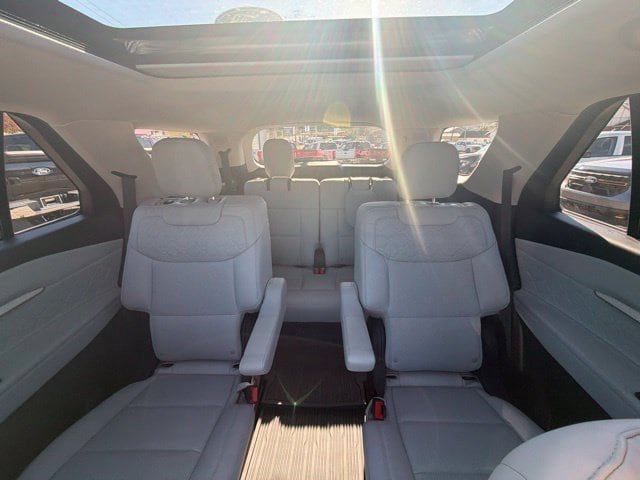 Used 2025 Ford Explorer Platinum w/ LUX Leather Package AWD/4WD image 17