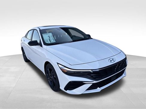 New 2026 Hyundai Elantra SEL Sport image 4