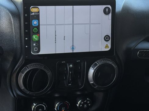 Used 2018 Jeep Wrangler Unlimited Sport S image 12