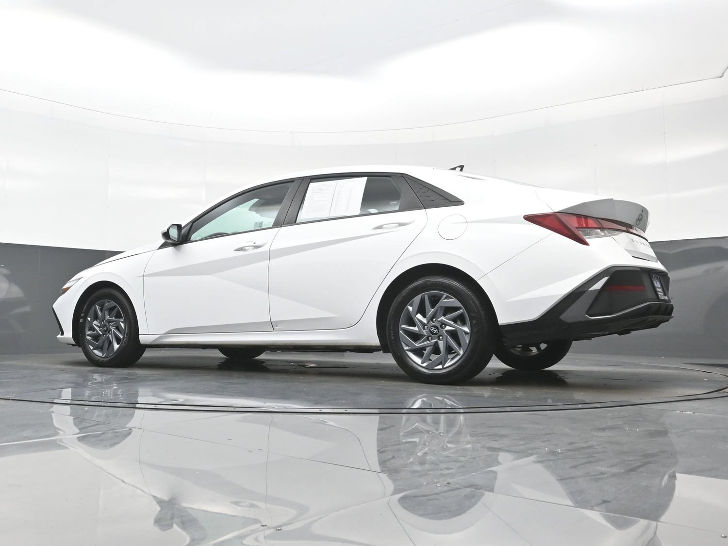 Certified 2024 Hyundai Elantra SEL FWD image 27