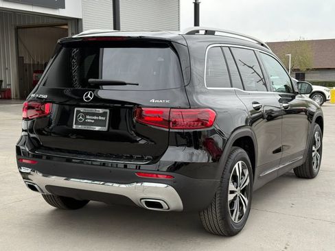 Used 2025 Mercedes-Benz GLB 250 4MATIC image 42