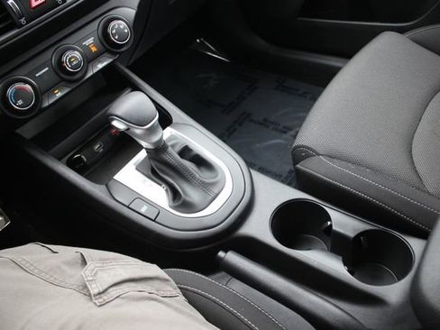 Used 2024 Kia Forte LXS w/ LXS Technology Package FWD image 10