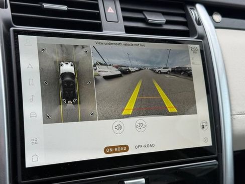 Used 2025 Land Rover Discovery S AWD/4WD image 34