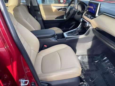 Used 2025 Toyota RAV4 XLE Premium image 47