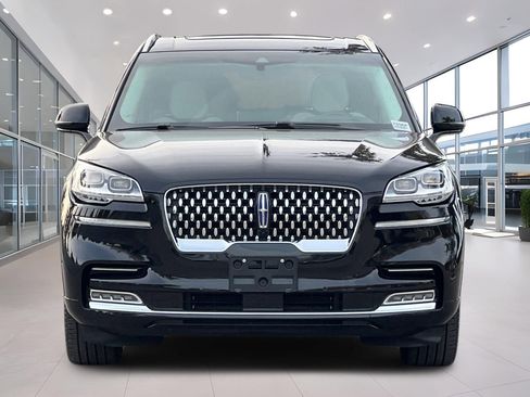 Certified 2023 Lincoln Aviator Black Label Grand Touring w/ Class IV Trailer Tow Package AWD/4WD image 9