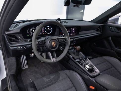 Certified 2025 Porsche 911 Carrera T RWD image 4