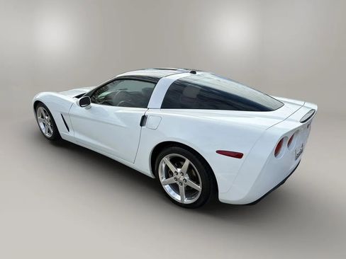 Used 2005 Chevrolet Corvette Coupe w/ Preferred Equipment Group RWD image 2