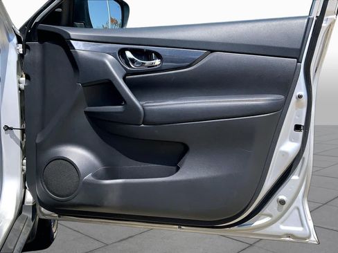 Used 2020 Nissan Rogue SV FWD image 22
