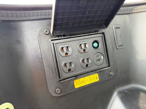 Used 2023 Ford F150 Lightning Platinum image 49