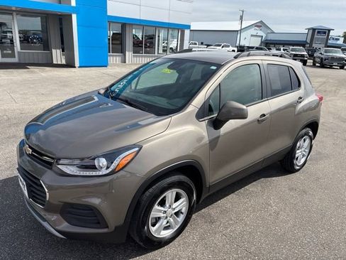 Used 2021 Chevrolet Trax LT w/ Driver Confidence Package AWD/4WD image 2