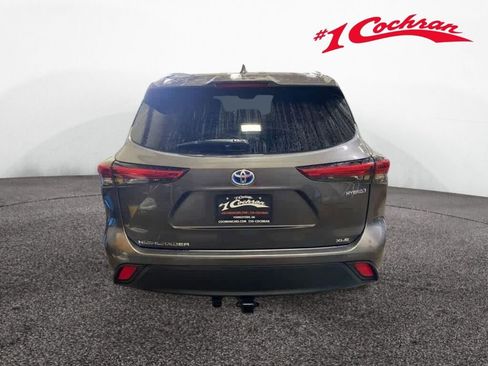 Used 2021 Toyota Highlander XLE AWD/4WD image 38