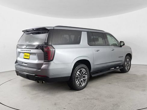 Used 2025 Chevrolet Suburban Z71 AWD/4WD image 5