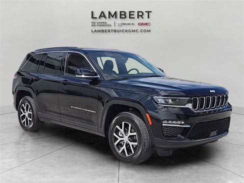 Used 2025 Jeep Grand Cherokee Limited w/ Trailer Tow Package AWD/4WD image 3