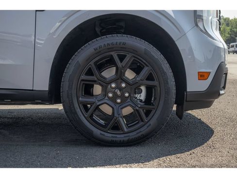 Used 2025 Ford Maverick XLT w/ XLT Luxury Package AWD/4WD image 9