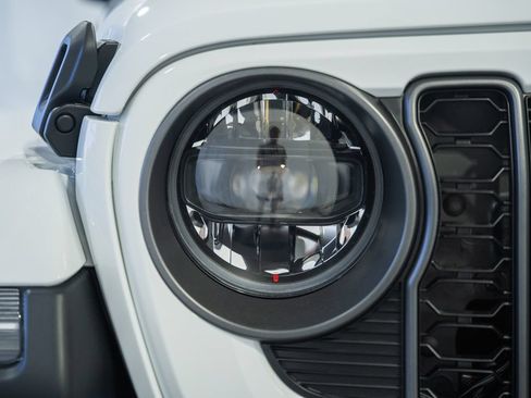 New 2026 Jeep Gladiator Sport AWD/4WD image 11
