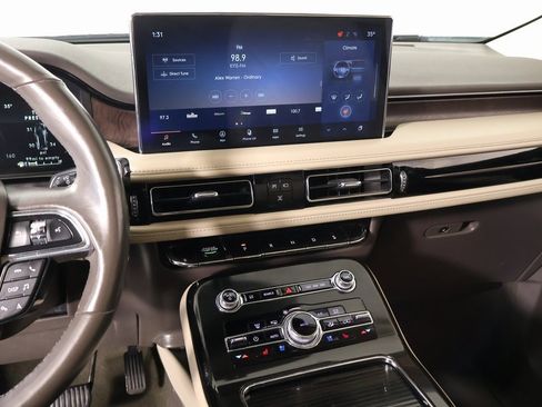 Certified 2022 Lincoln Nautilus Reserve image 5