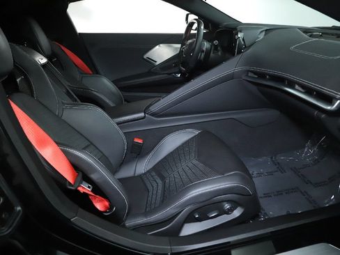Used 2021 Chevrolet Corvette Stingray Preferred Cpe w/ Z51 Performance Package RWD image 32