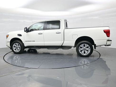 Used 2021 Nissan Titan SV w/ SV Convenience Package image 9