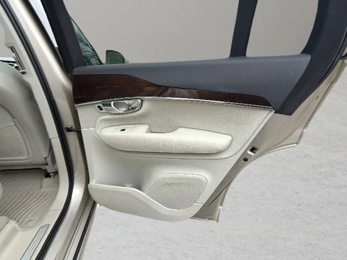 Used 2016 Volvo XC90 T6 Momentum w/ Momentum Plus Package image 17