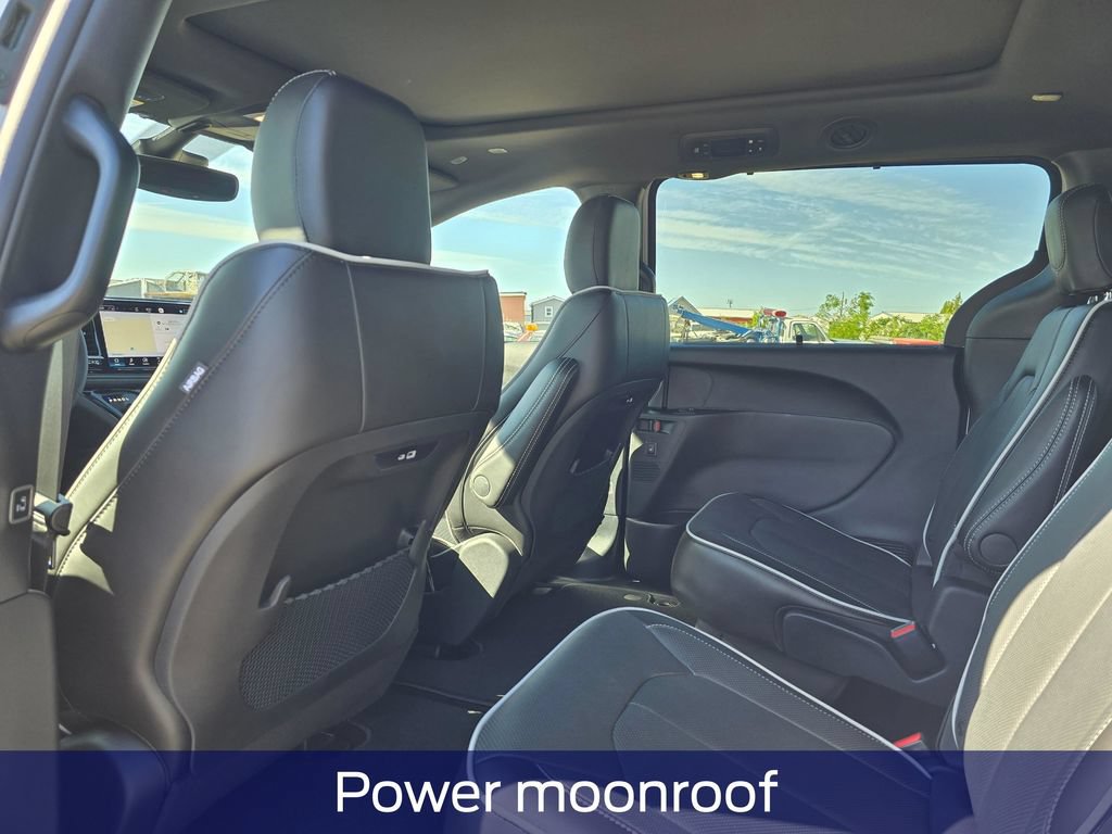 New 2027 Chrysler Pacifica Limited AWD/4WD image 13