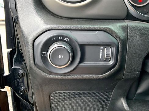 Used 2023 Jeep Wrangler Sport image 23