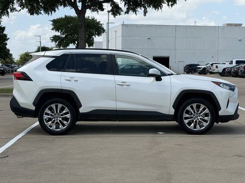 Used 2021 Toyota RAV4 XLE Premium FWD image 3