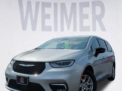 Used 2024 Chrysler Pacifica Touring-L